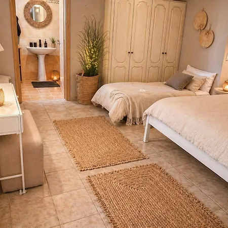 Kipos-ss Residences アパート *